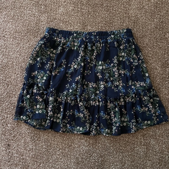 Dark blue floral skirt from Francesca’s. Size Large. Brand Mi Ami. - Picture 2 of 3